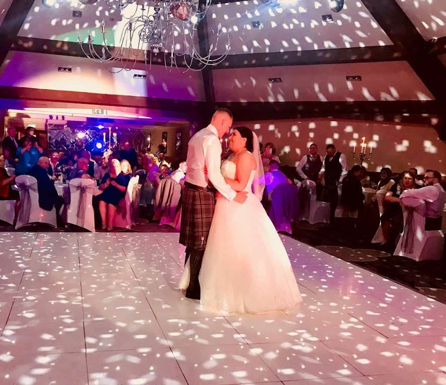 The Dirty Martinis Airth Castle Hotel 8.11.19 bride groom first dance